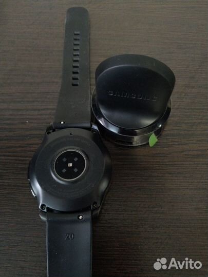 Часы Samsung Galaxy Watch 42 мм sm-r810