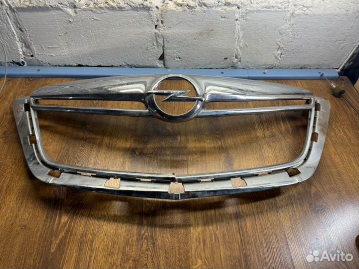 Решетка радиатора передняя Opel Mokka 1 2014