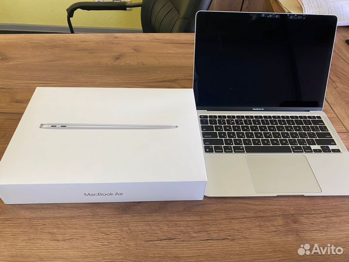13-inch MacBook Air with Apple M1 chip