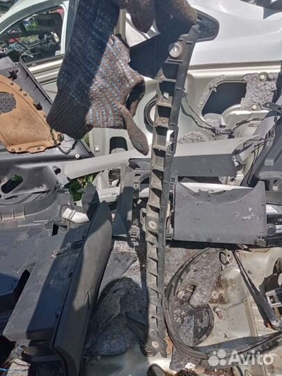 Направляющая заднего бампера Opel Corsa D