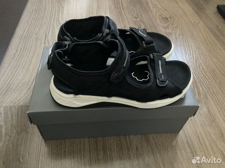 Сандалии Ecco 40 новые