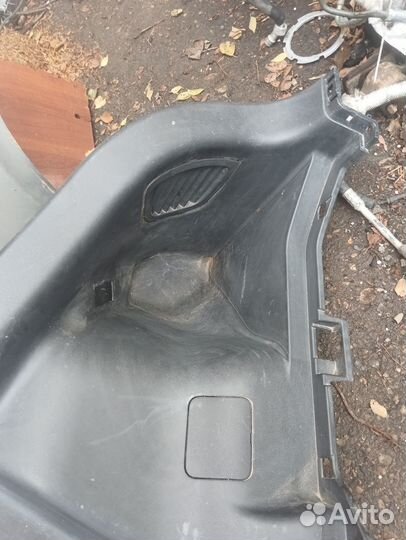 Обшивка багажника правая ниссан жук