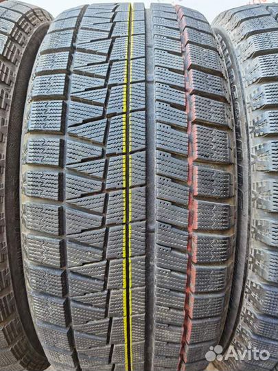Bridgestone Blizzak Revo GZ 235/50 R17 98V