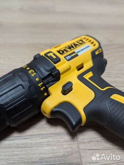 Дрель-шуруповерт Dewalt DCD778