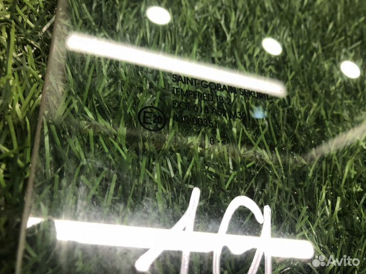 Стекло двери задней правой Kia Venga