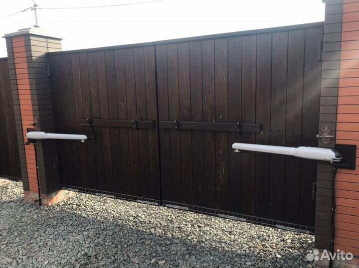 Секционные ворота и роллеты/ Автоматические ворота