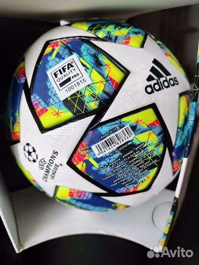 Футбольный мяч adidas лига чемпионов