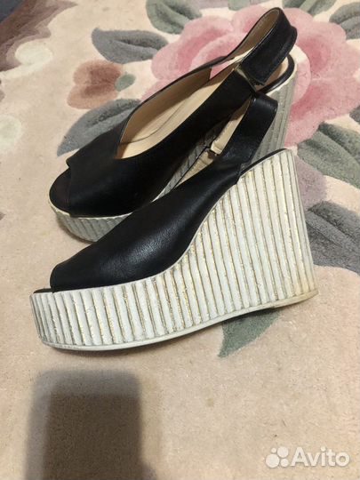 Босоножки на танкетке 38