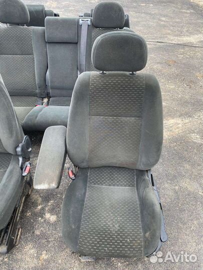 Передние сиденья opel zafira а