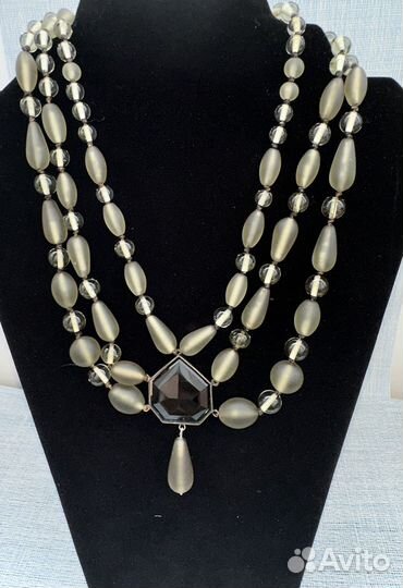 Массивное колье в 3 ряда сатиновое матовое стекло