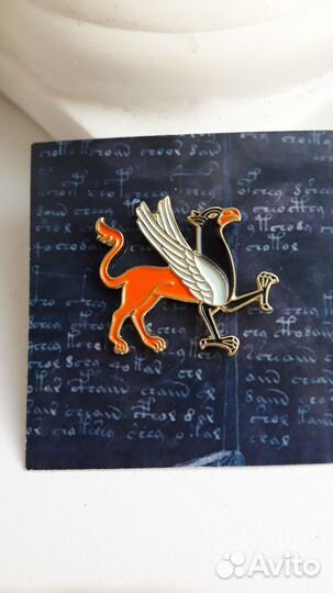 Значок Грифон, металл + эмаль