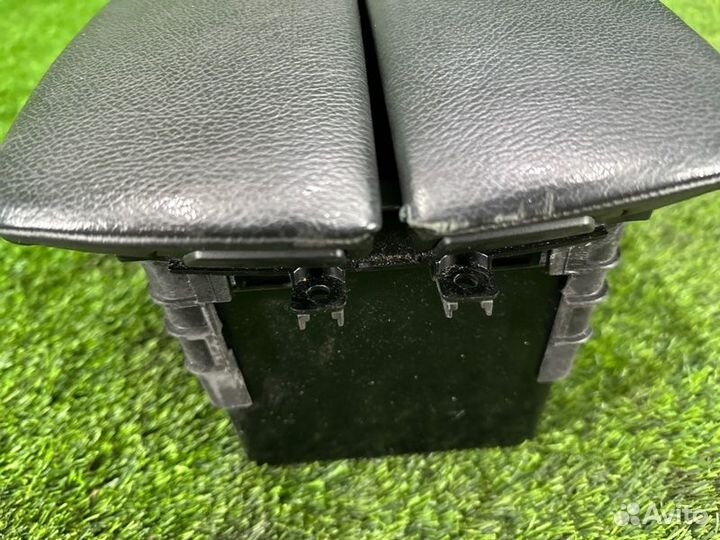 Подлокотник Bmw X5 E70 N52B30 2007