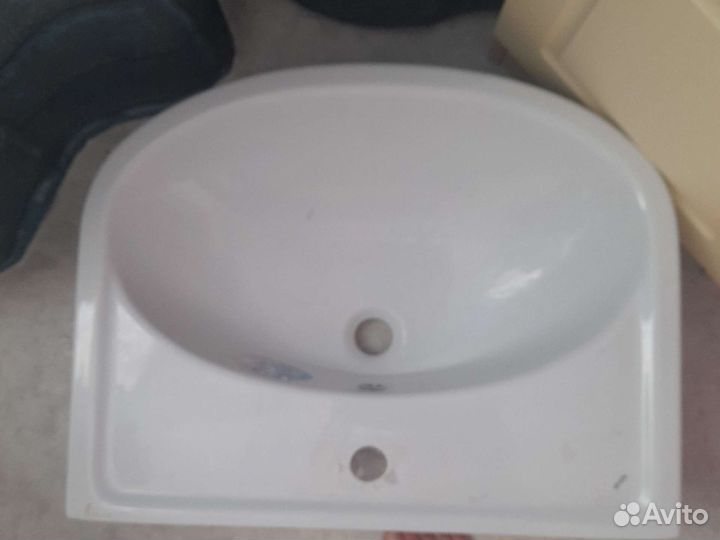 Комплект мебели с раковиной для ванной