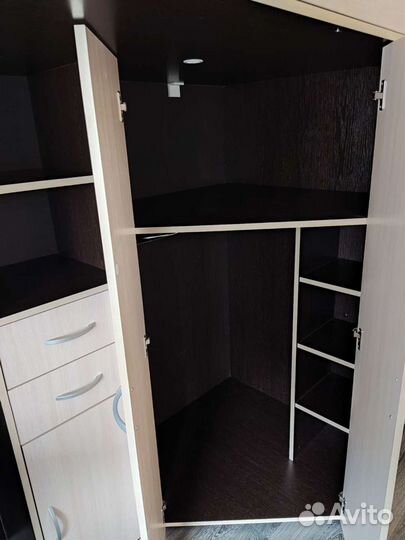 Кровать чердак со столом и шкафом