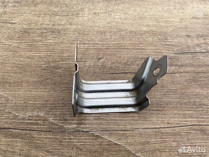 Кронштейн передний левый Nissan Teana L33 QR25DE