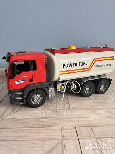 Bruder бензовоз
