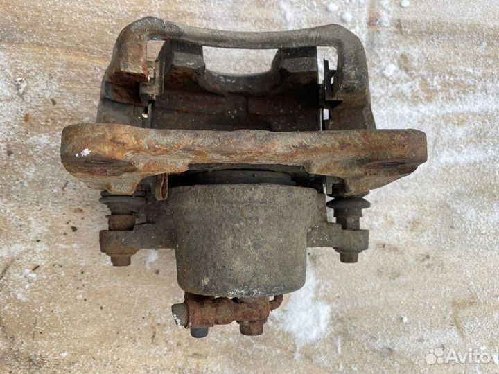 Byd f3 суппорт передний правый