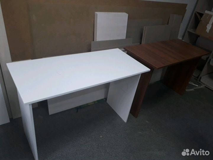 4 новых белых стола