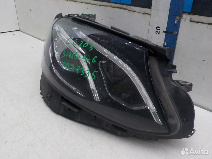 Фара правая Mercedes-Benz E-Class