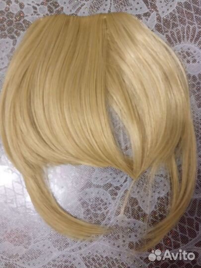 Волосы на заколках (чёлка) блонд