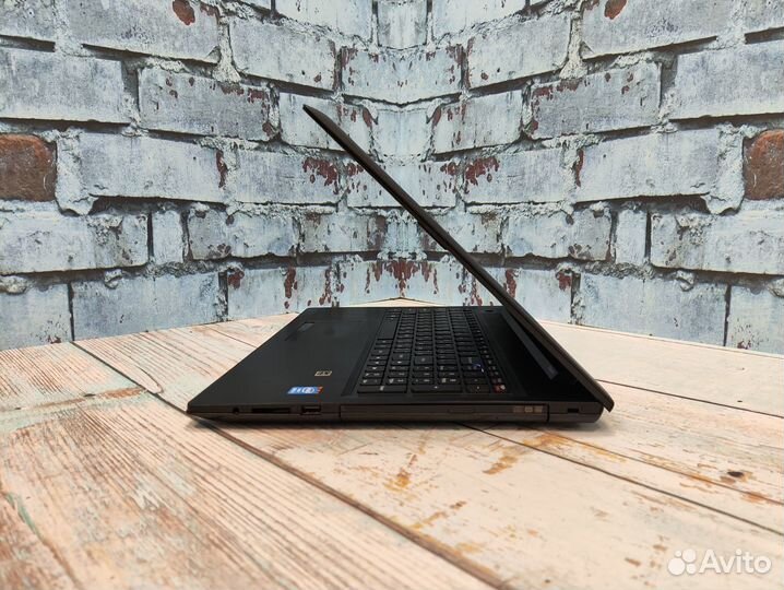 Игровой ноутбук intel-i5/2видеокарты/8Gb/SSD