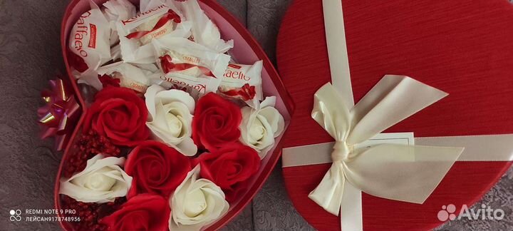 Конфеты Рафаэлло с цветами в сердце