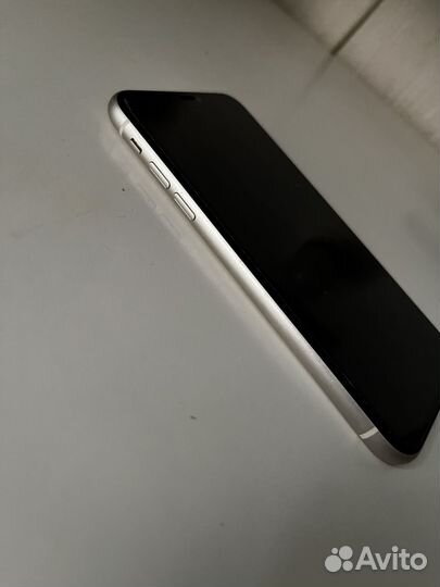 Телефон iPhone 11