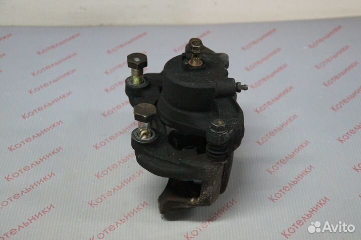 Nissan 41001-AU001 Суппорт тормозной правый