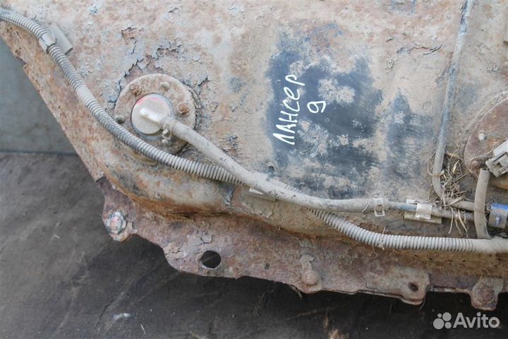 Бак топливный Митсубиши Лансер 9