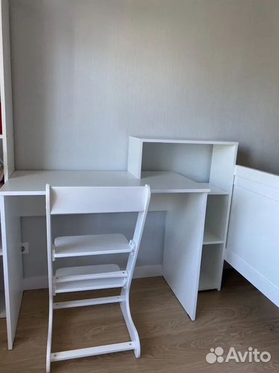 Письменный стол, стол с полкой, стол школьника