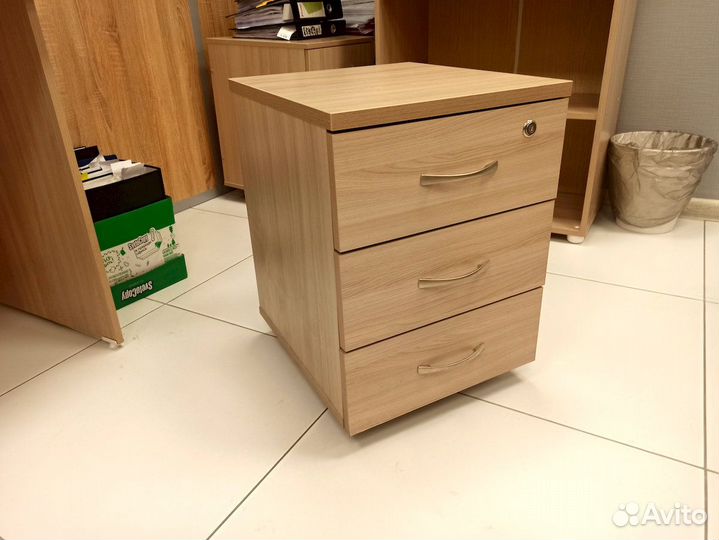 Офисная мебель бу столы тумбы