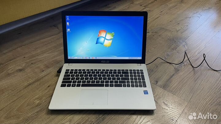 Симпатичный белый Asus