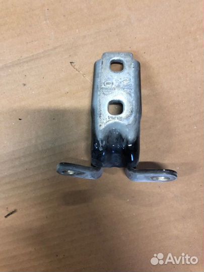 Петля двери передняя правая Cadillac Cts FD95 LLT