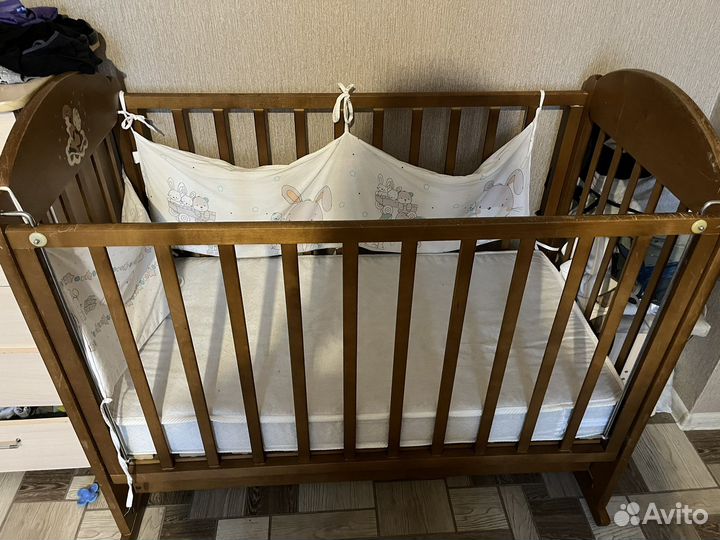 Кроватка с матрасом