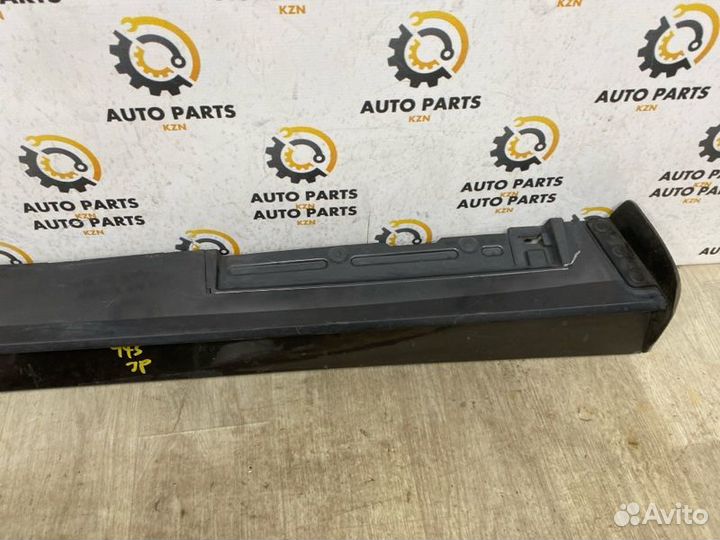 Молдинг порога правый Mazda 3 BP PY