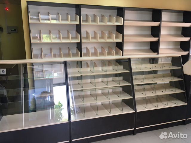 Торговые стеллажи в барбершоп