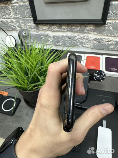 iPhone 11 Pro, 64 ГБ