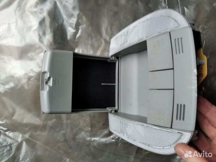 Плафон салона очечник Toyota Corolla 151 (150) 13г