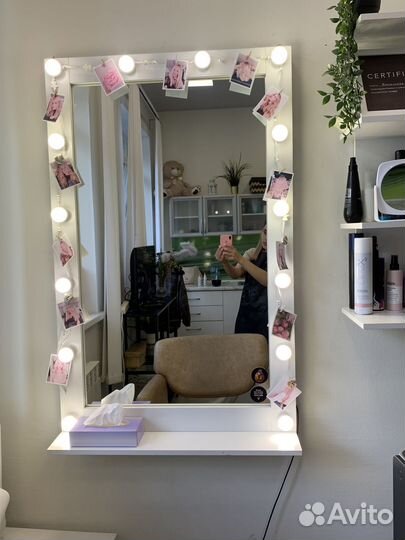 Гримерное зеркало с лампочками