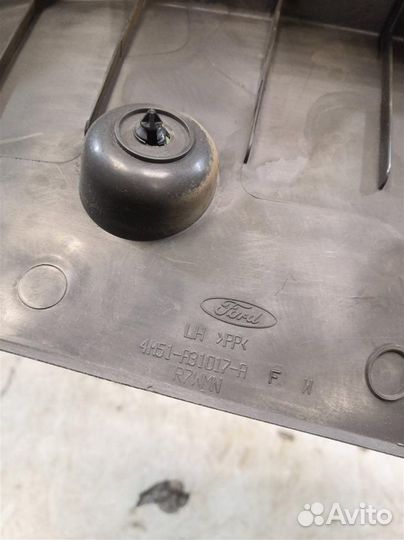 Обшивка стойки Форд Фокус 2