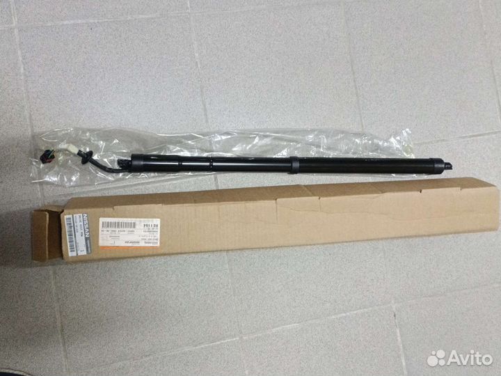 Сервопривод двери багажника правый R52 905609PJ0A