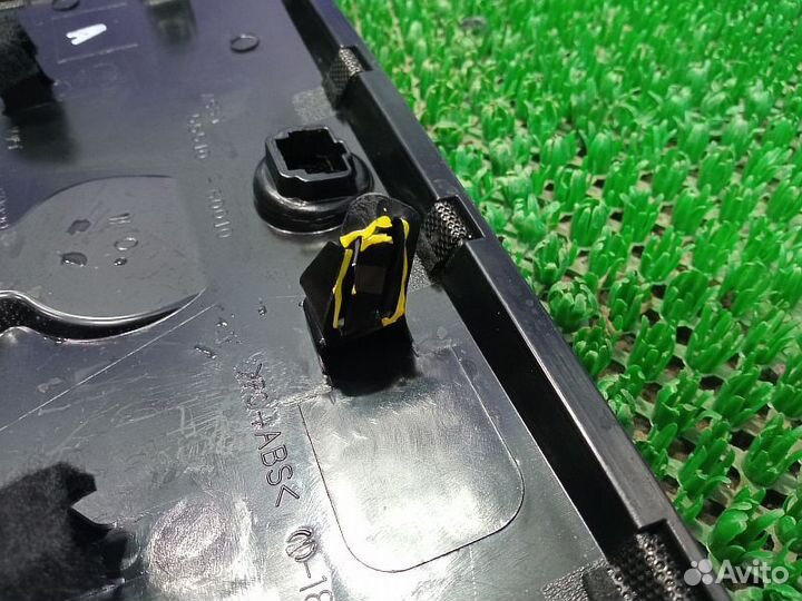 Декоративная решетка динамика Toyota Land Cruiser