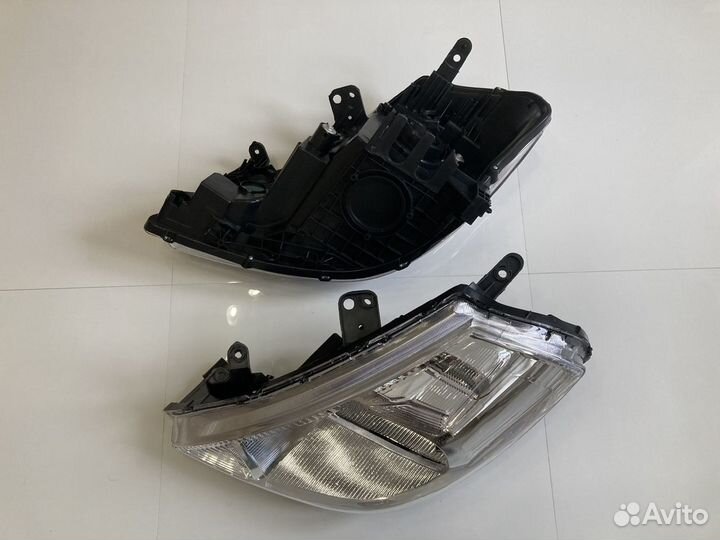 Фара (1шт) Nissan Tiida C11 (2004-2010)