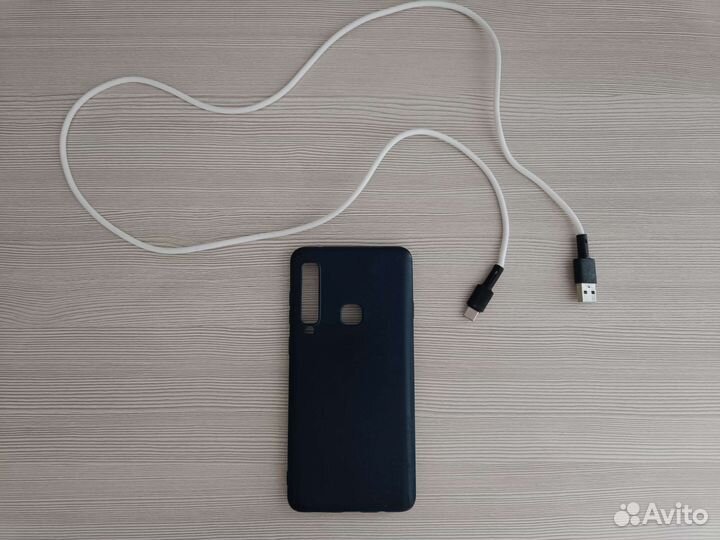 Чехол и кабель на Самсунг А 9