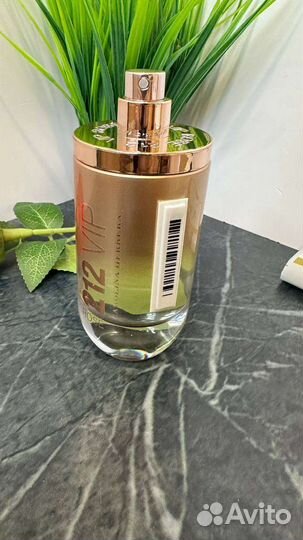 Carolina herrera 212 vip rose 76 ml (с витрины)