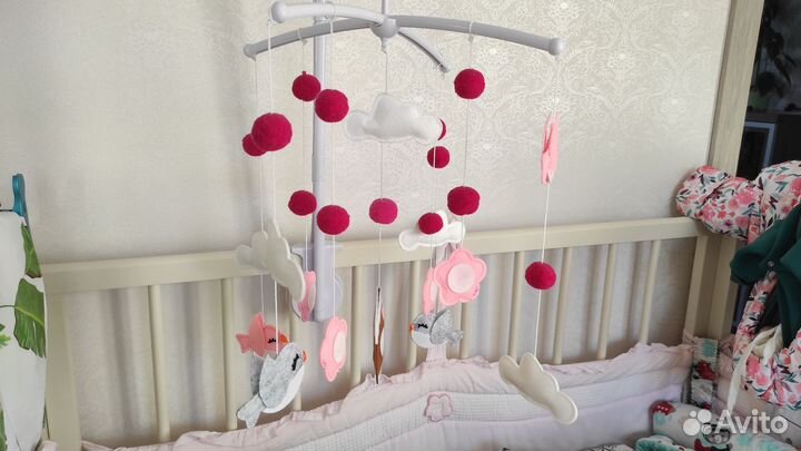 Мобиль на кроватку из фетра