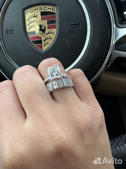 Два новых кольца белое золото с бриллиантами