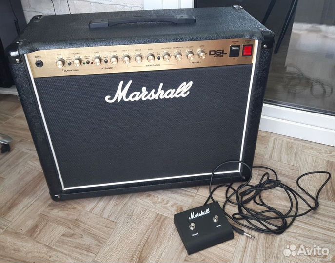 Ламповый гитарный комбоусилитель Marshall DSL-40с