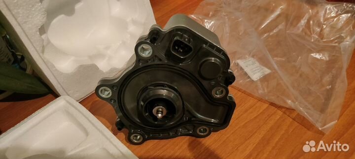 Помпа двигателя двс Prius ZVW 30