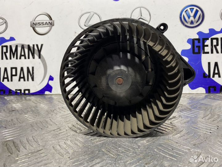 Моторчик Печки Audi A4 B6 B7 8E1820021B